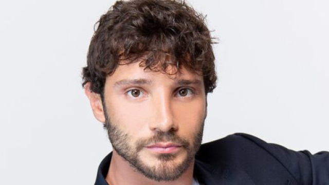 Il conduttore tv Stefano De Martino &copy; itc2000.it