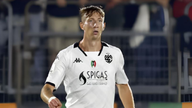 Nicol&ograve; Bertola con la maglia dello Spezia &copy; profilo Instagram __nicoberto__