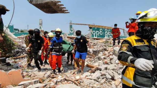 I danni causati dal violento terremoto in Myanmar &copy; X.com account di Hnin Zaw