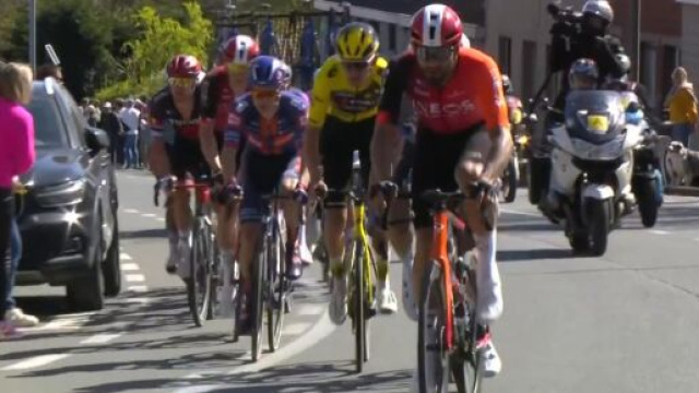 Filippo Ganna impegnato al Giro delle Fiandre - &copy; Screenshot Eurosport.