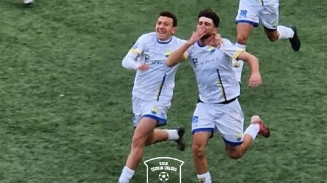 Talamo esulta al gol dell'Ischia nel match d'andata contro i costieri &copy; Ischia Calcio