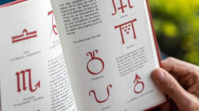 Libro con segni dello zodiaco- &copy;Pexels