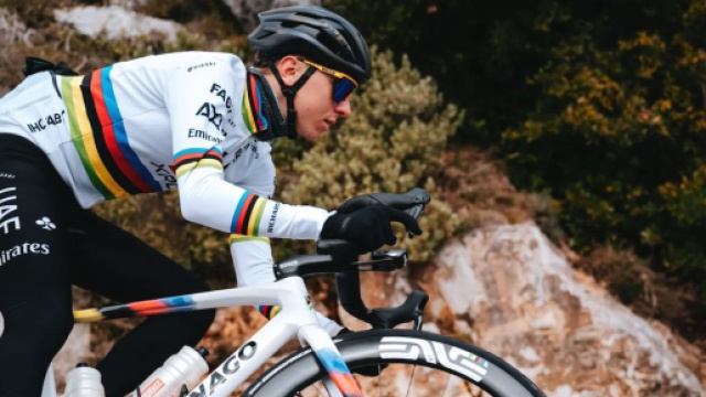 Tadej Pogačar sulla nuova V5Rs foto &copy; Colnago