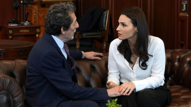 Tarık Yenersoy (Mustafa Uğurlu) e Yeşim Denizeren (Asena Girişken) &copy; Aldatmak (Tradimento) Mediaset