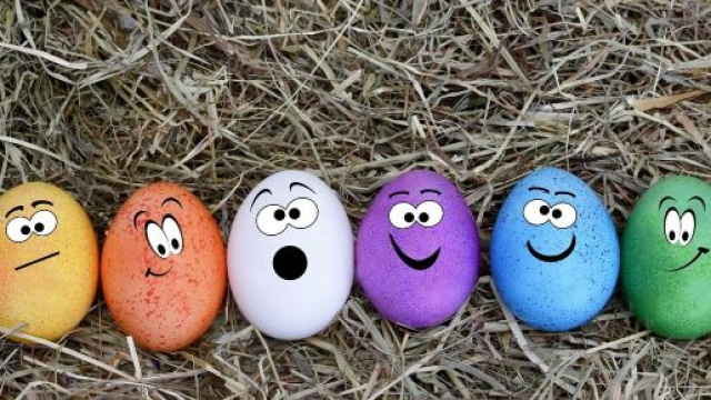 Uova pasquali che rappresentano gli stati d'animo &copy; Pixabay.