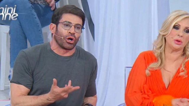 Gianni Sperti e Tina Cipollari - screenshot &copy; Canale 5.