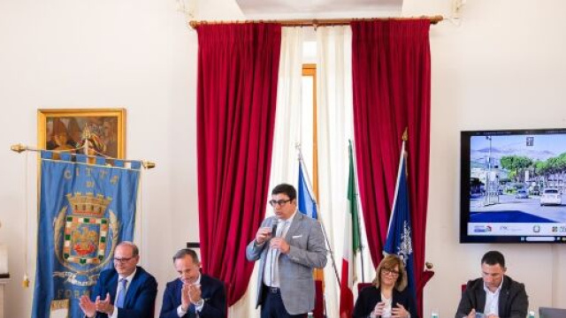 Un momento della presentazione dell'accordo sulla Flacca (foto tratta dalla pagina Facebook del Comune di Formia)