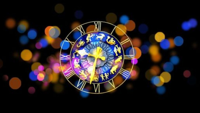 Orologio con i segni zodiacali &copy; Pixabay