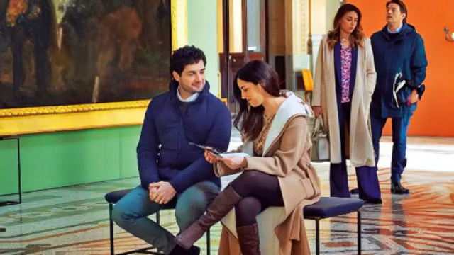 Niko (Luca Turco) e Manuela (Gina Amarante) al Museo Nazionale del Risorgimento Torino, alle loro spalle Filippo e Serena &copy; Un Posto al Sole Rai.
