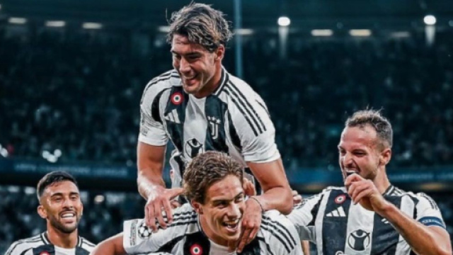 Dusan Vlahovic mentre esulta coi compagni - Foto Profilo &copy; Instagram Vlahovic