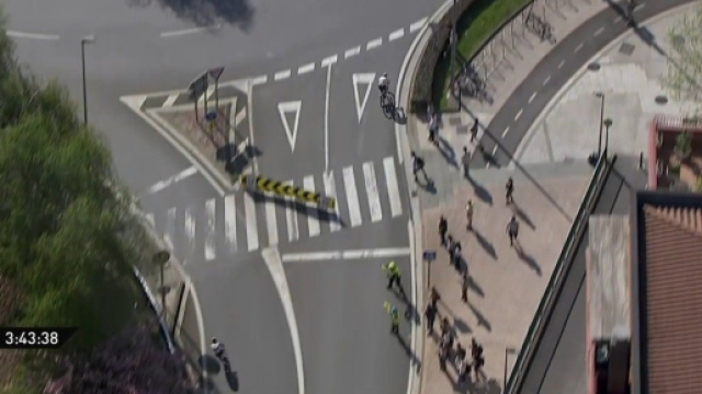 L'errore di percorso di Alex Aranburu - &copy; Screenshot Eurosport.