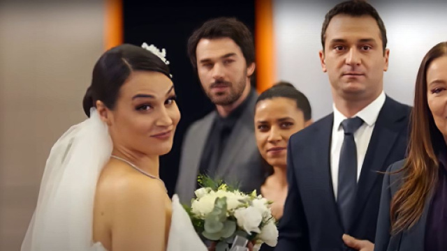 Yeşim (Asena Girişken) nel giorno del suo matrimonio &copy; Aldatmak (Tradimento).