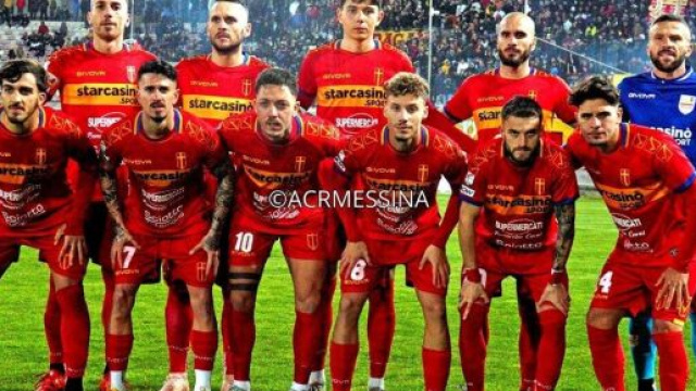 foto di rito del Messina calcio. Fonte:ACR Messina