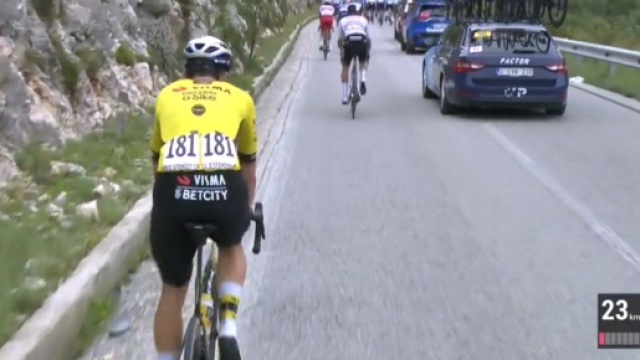 Wout van Aert in difficolt&agrave; al Giro d'Italia - &copy; Screenshot Eurosport