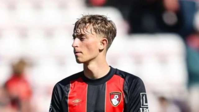 Dean Huijsen con la maglia del Bournemouth &copy; Instagram