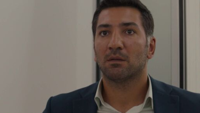Kahraman in una scena di Tradimento &copy; Mediaset.