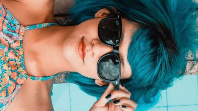 Ragazza in blu &ndash; &copy; Immagine di Pixabay.