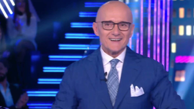 In foto Alfonso Signorini al GF &copy; Mediaset.