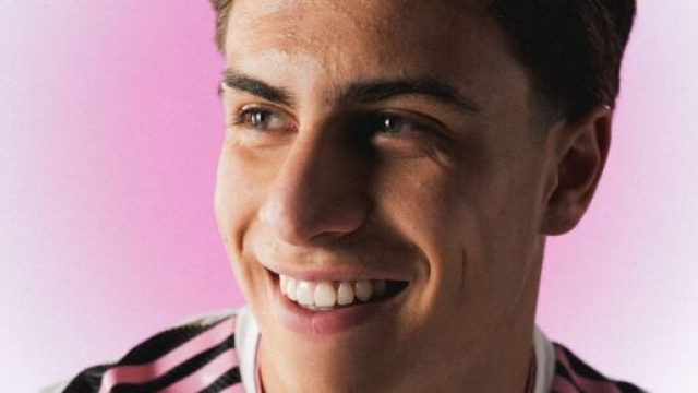 Kenan Yildiz in una foto promozionale &copy; Juventus FC