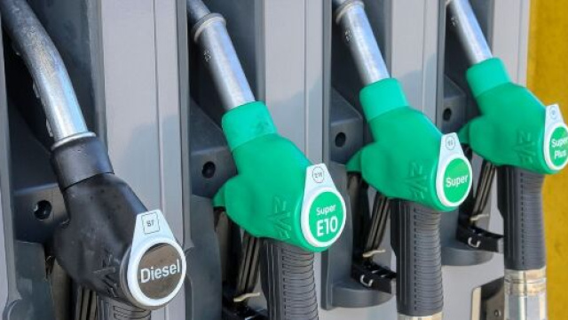 Pompe di benzina e diesel &copy; Pixabay