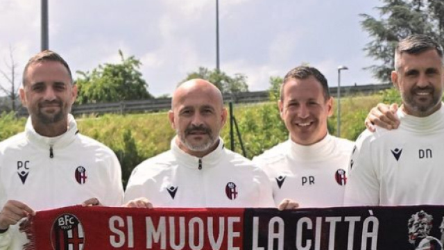 Vincenzo Italiano e il suo staff &copy; profilo Facebook