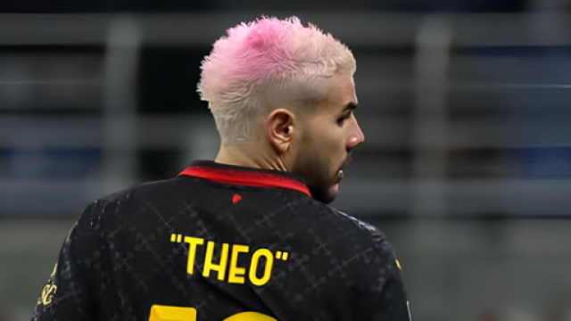 Theo Hernandez con la maglia del Milan &copy; Instagram