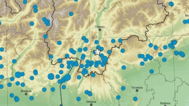 Terremoto in Trentino: la stella indica l&rsquo;epicentro, i pallini blu i terremoti registrati nell&rsquo;area dal 1985 a oggi &copy; INGV.