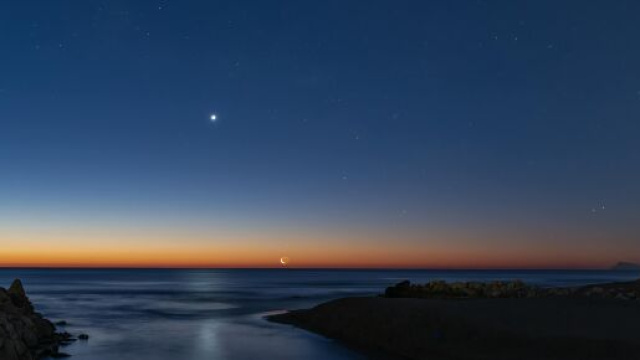 Mare con cielo stellato-&copy; Pexels
