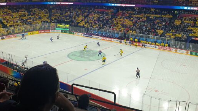 Mondiali di hockey su ghiaccio 2025: una fase di gioco dela semifinale tra Svezia e Stati Uniti &copy; Mauro Leone