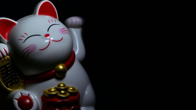 Gatto cinese simbolo di fortuna - Foto &copy; Pexels