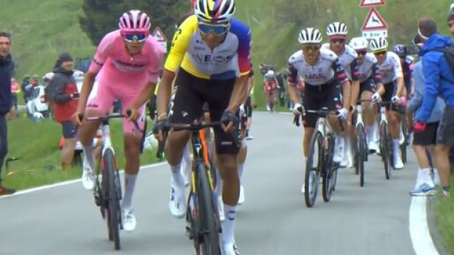 Egan Bernal all'attacco sul Monte Grappa - &copy; Screenshot Eurosport.
