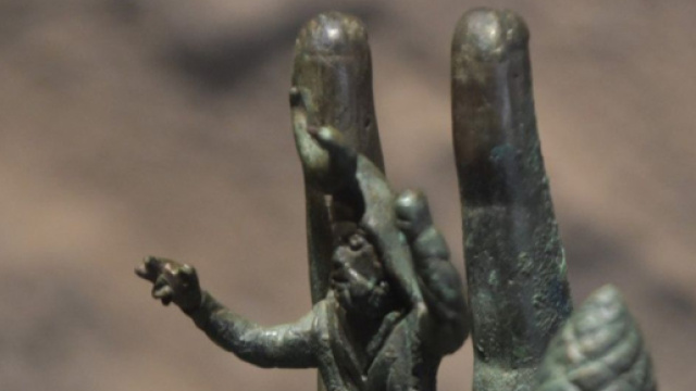 La Mano di Sabazio utilizzata come logo del progetto Pompei tra le mani &copy; Parco Archeologico di Pompei