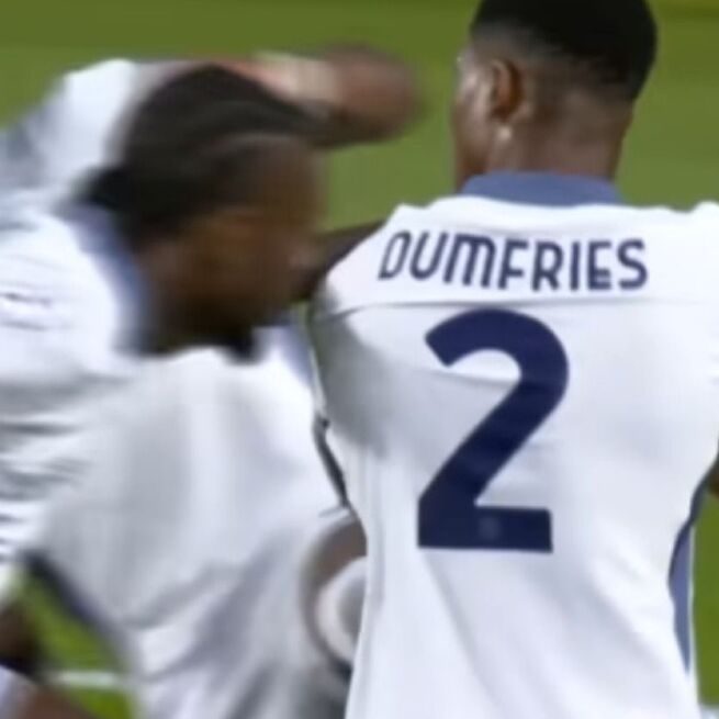 Denzel Dumfries esulta dopo il temporaneo 0-2 dell'andata. (Screenshot skysport).