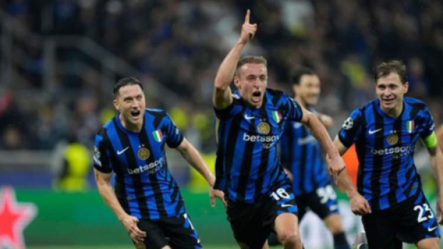 Frattesi esulta in Inter-Barcellona 4-3 &copy; screenshot 8 TV Live