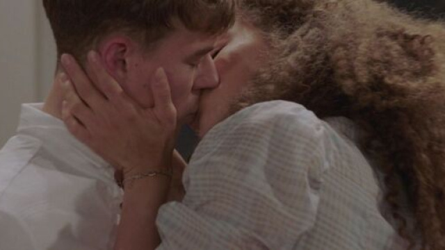 Philipp e Ana in una scena di Tempesta d'amore &copy; Mediaset.