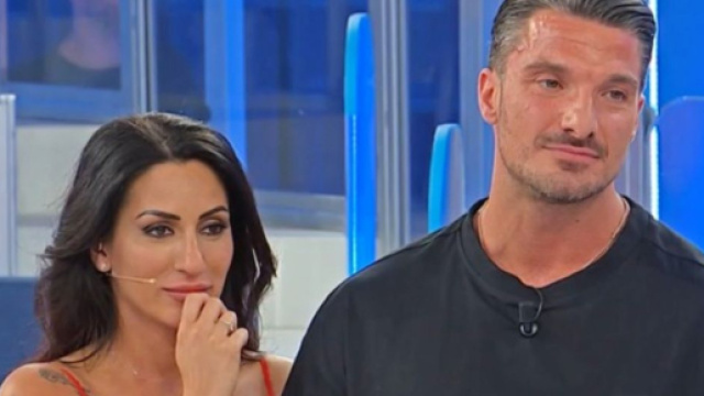 Margherita e Dennis - screenshot Uomini e Donne &copy; Canale 5