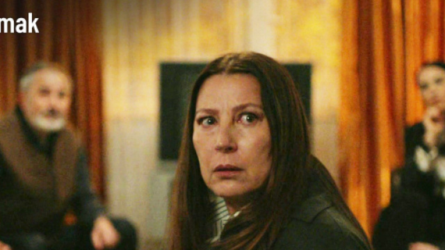 Vahide Percin (Guzide) in una scena di Tradimento. Screenshot Aldatmak &copy; Atv