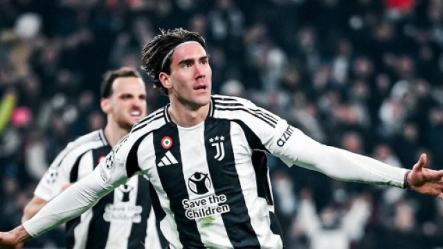 Dusan Vlahovic con la maglia della Juventus &copy; Instagram