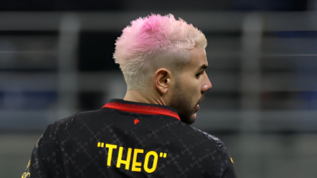 Theo Hernandez con la maglia del Milan &copy; profilo Instagram theo3hernandez