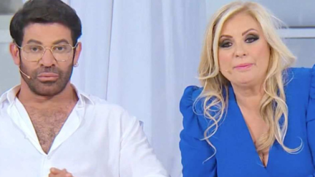Gianni Sperti e Tina Cipollari - Screenshot &copy; Canale 5.