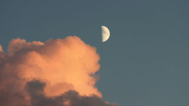 La Luna in fase crescente &ndash; &copy; Pexels.