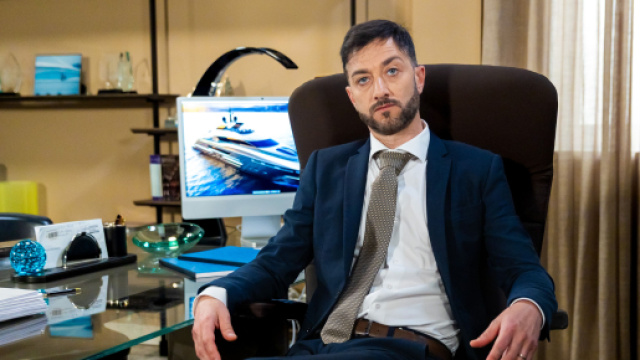 Carlo Caracciolo nei panni di Gennaro Gagliotti in Un posto al sole &copy; Rai.