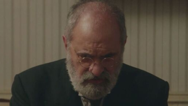 Il personaggio di Romulo in una scena de La, Promessa &copy; Mediaset.