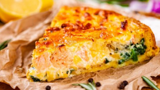 La ricetta della sfoglia con spinaci e salmone.