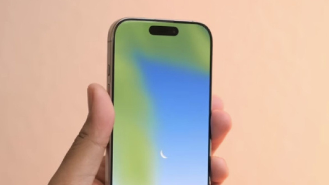 iPhone 16, Screenshot ZachAnderson &copy; YouTube