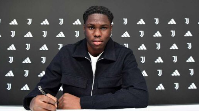 Profilo Instagram &copy;Augusto Owusu firma del contratto con la Juventus