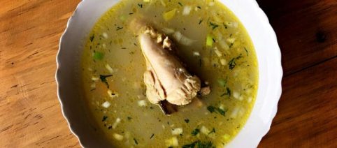 Zuppa di pollo all'avignonese, un piatto caldo della tradizione francese