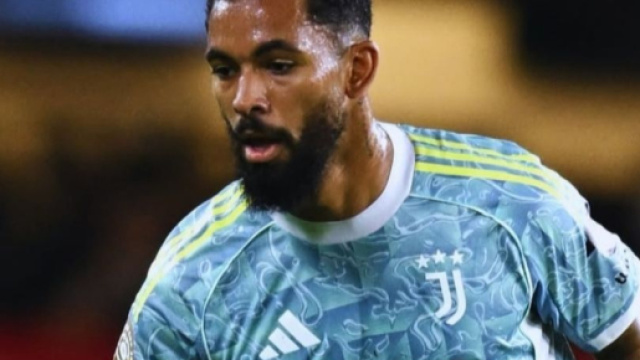 Douglas Luiz, centrocampista della Juventus &copy; Instagram