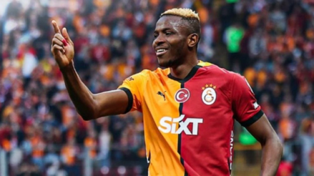 Victor Oshimen con la divisa del Galatasaray &copy; Instagram