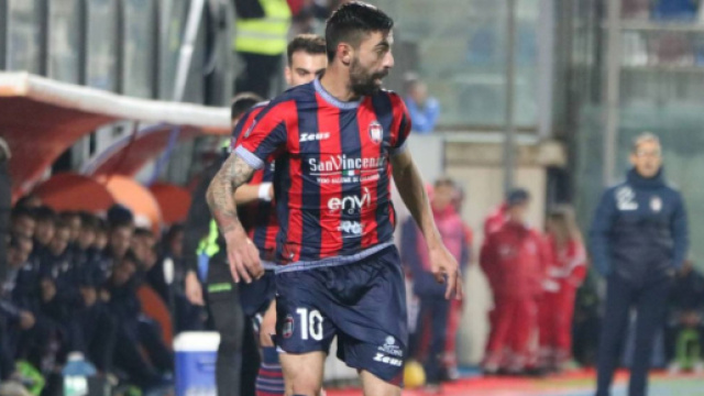 Il centrocampista del Crotone, Mattia Vitale - &copy; Facebook / FcCrotone